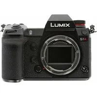 Panasonic Lumix DC-S1R mit Objektiv Lumix S 24-105mm 4.0 Macro OIS (DC-S1RME-K)