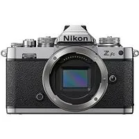 Nikon Z fc mit Objektiv Z DX 16-50mm 1:3.5-6.3 VR + Z DX 50-250mm 1:4.5-6.3 VR silber